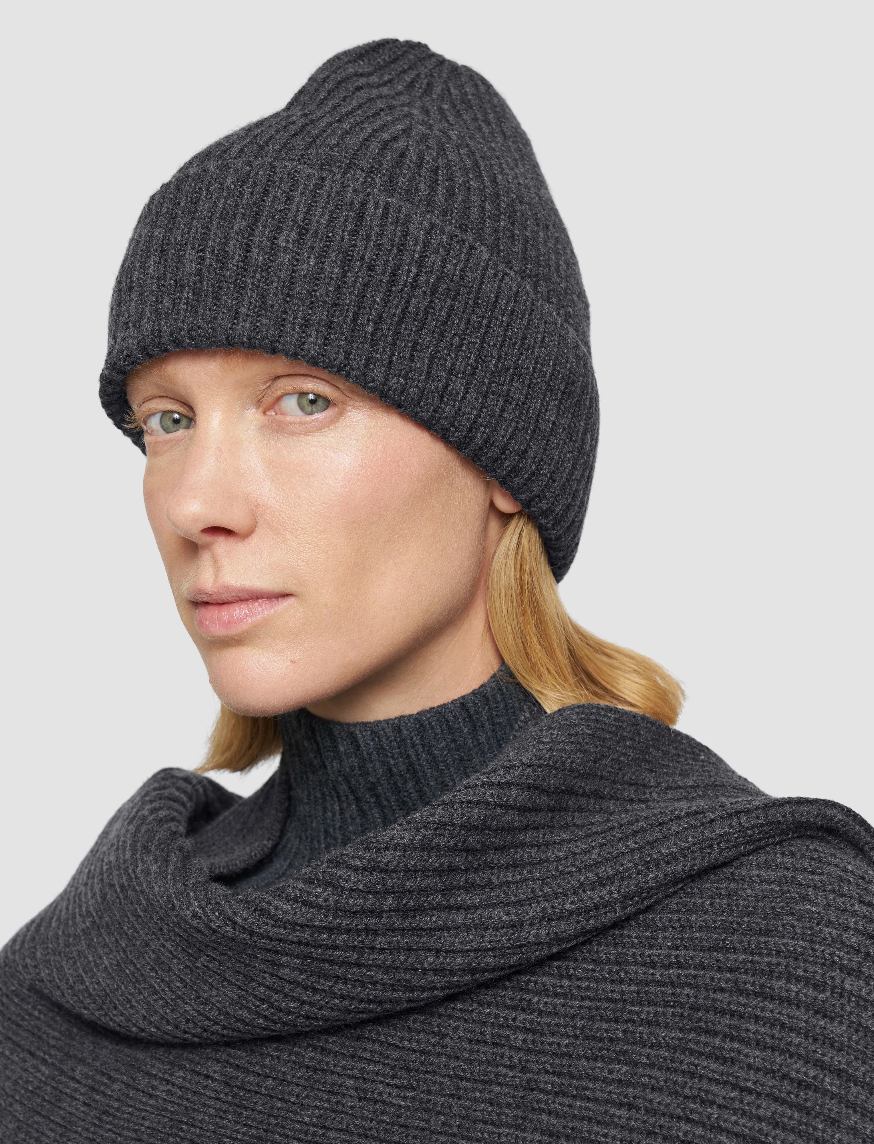 Light Cardigan Stitch Hat - Image 2