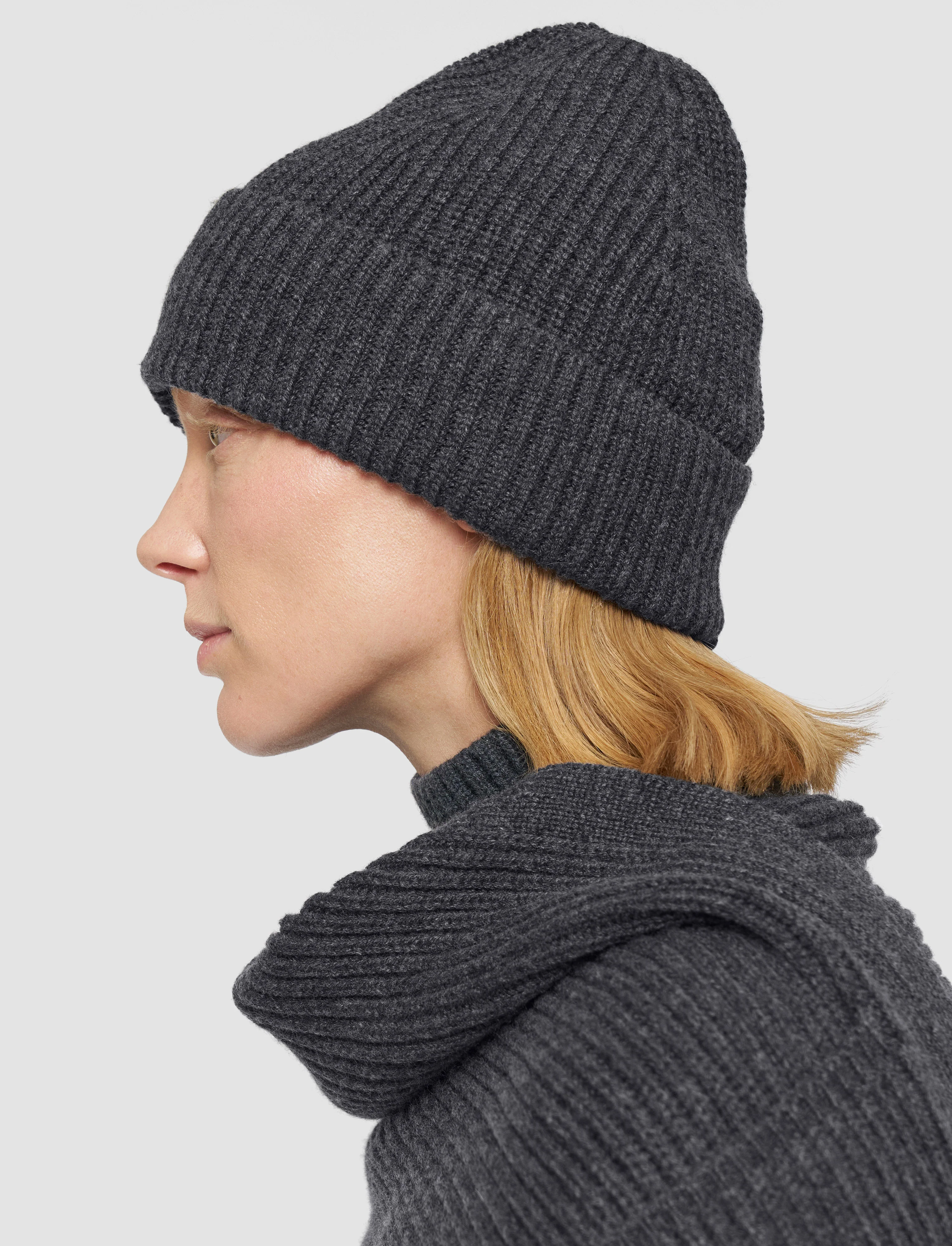 Light Cardigan Stitch Hat - Image 3