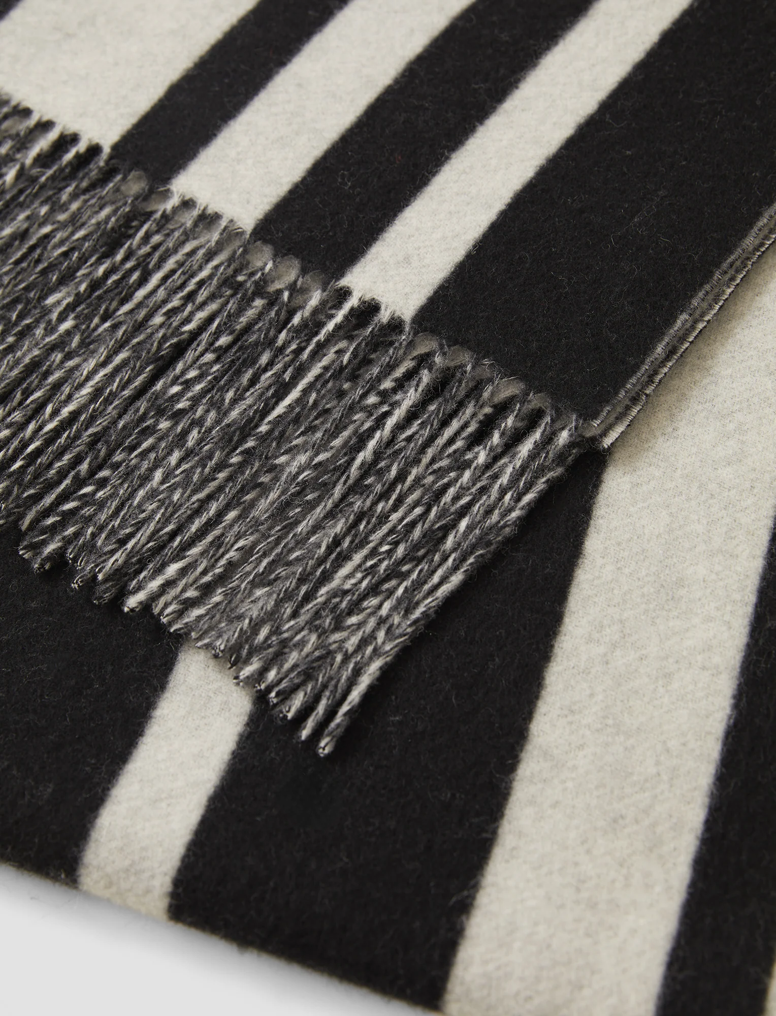 Magali Wool Scarf - Image 3